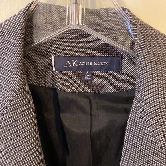 Anne Klein Gray Blazer, size 8, business or casual - Picture 2 of 3